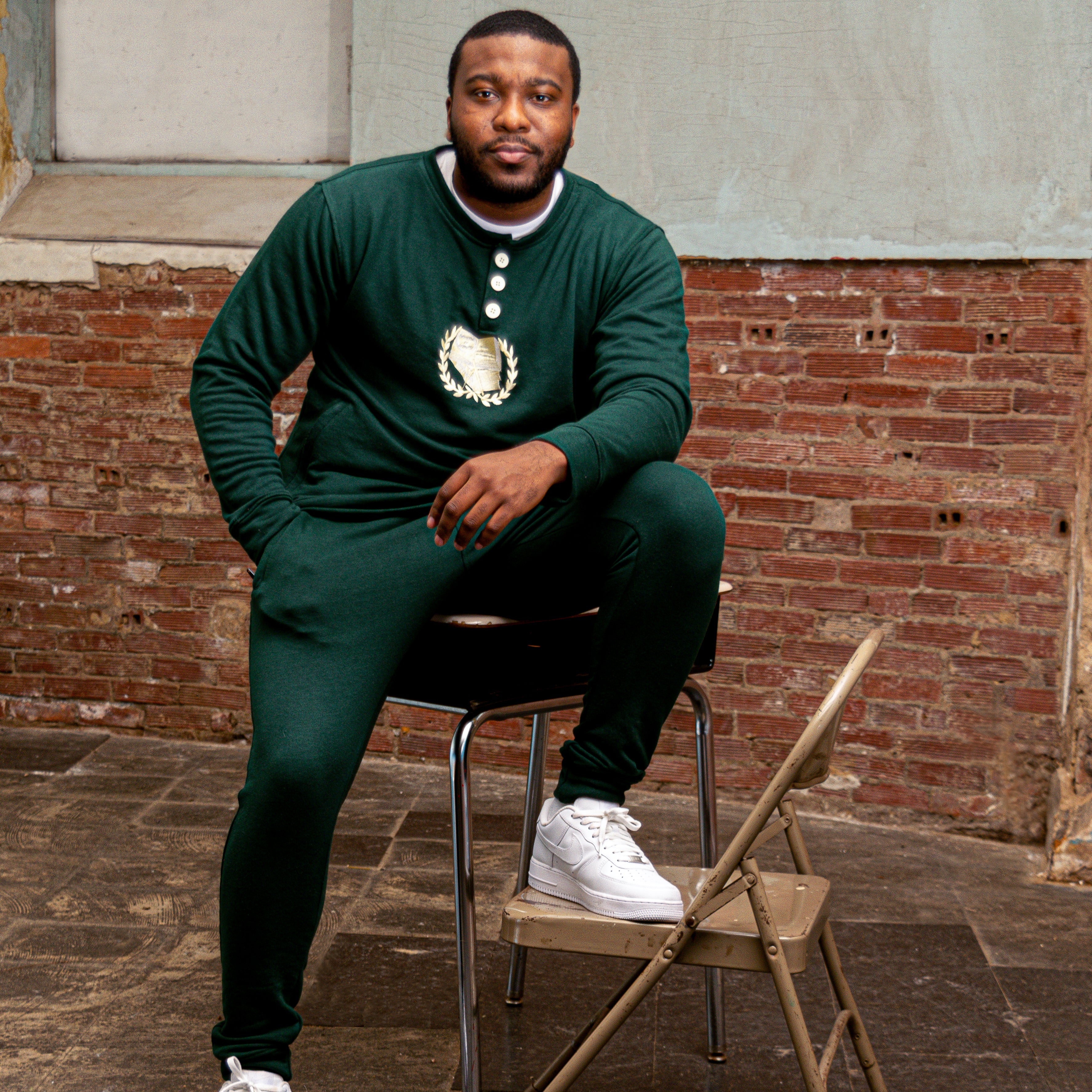 Collegiate Crest Jogger