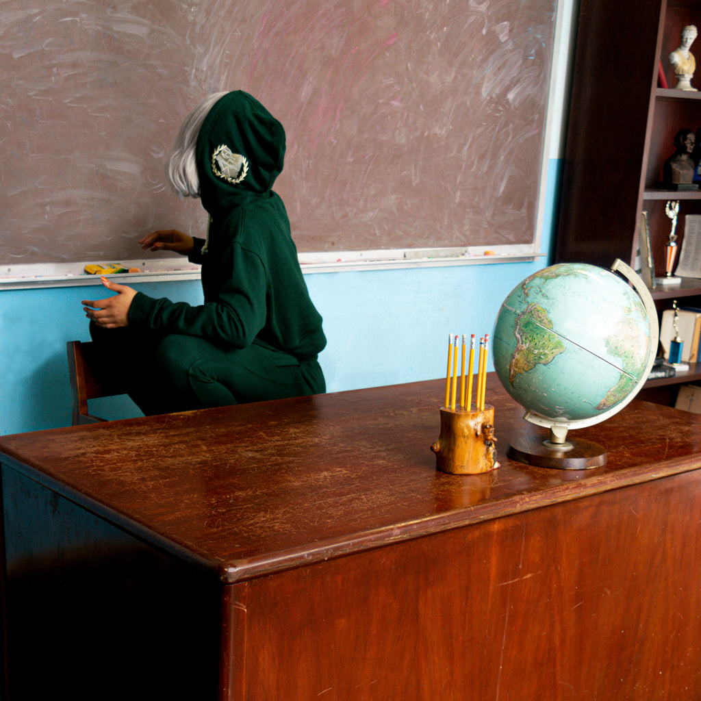 Collegiate Crest Skimmer Hood