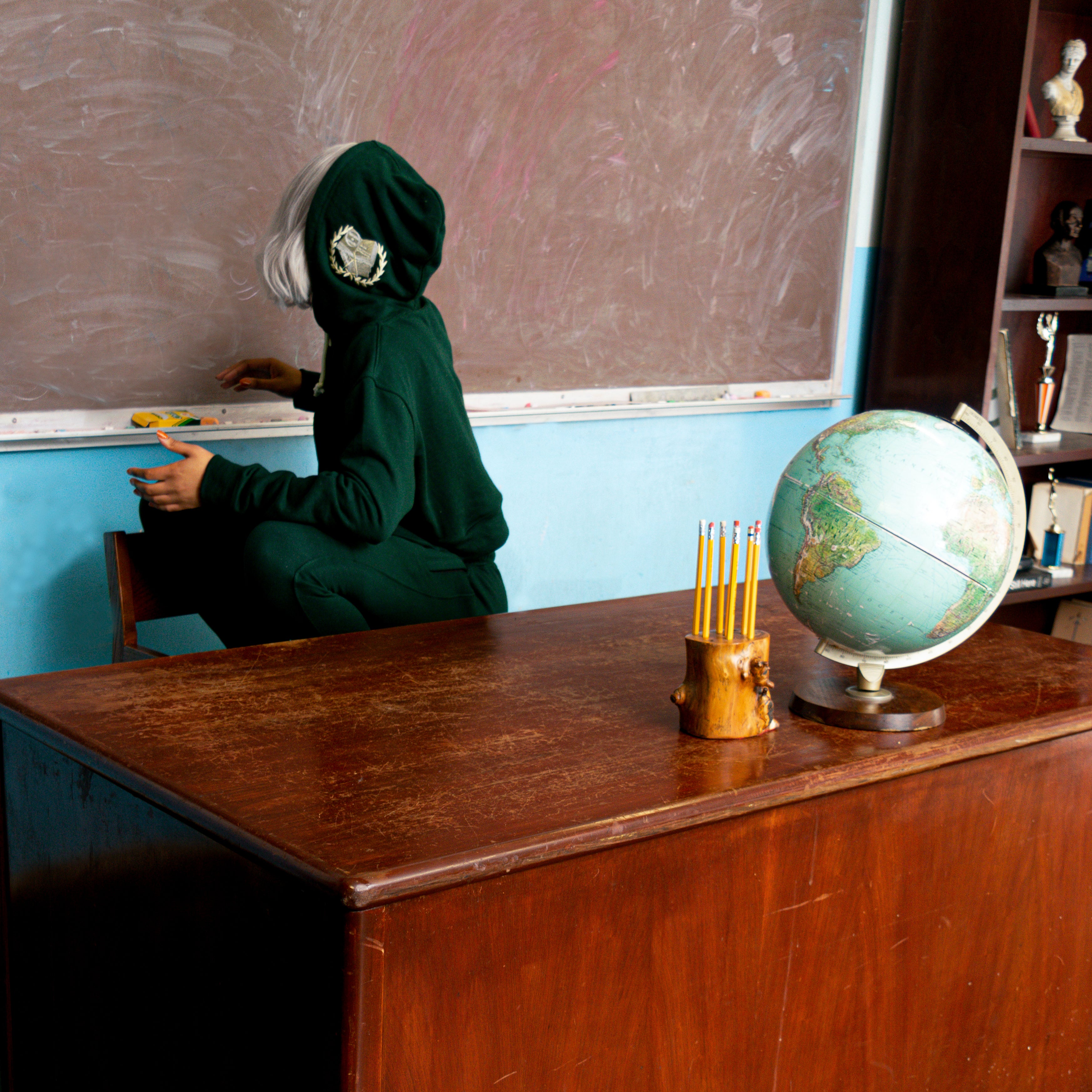 Collegiate Crest Skimmer Hood